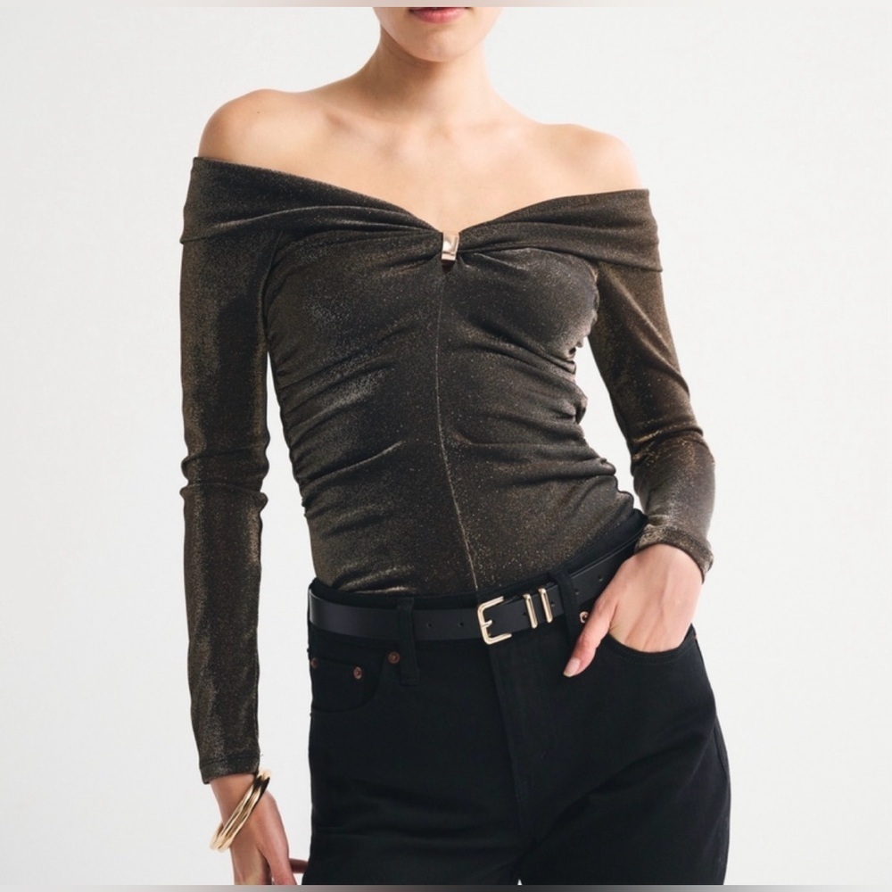 Abercrombie & Fitch Off-The-Shoulder Hardware Top size XL